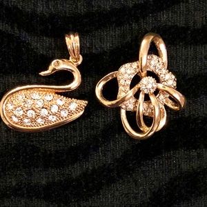 2 Beautiful Swarovski pendant. Rose gold.
